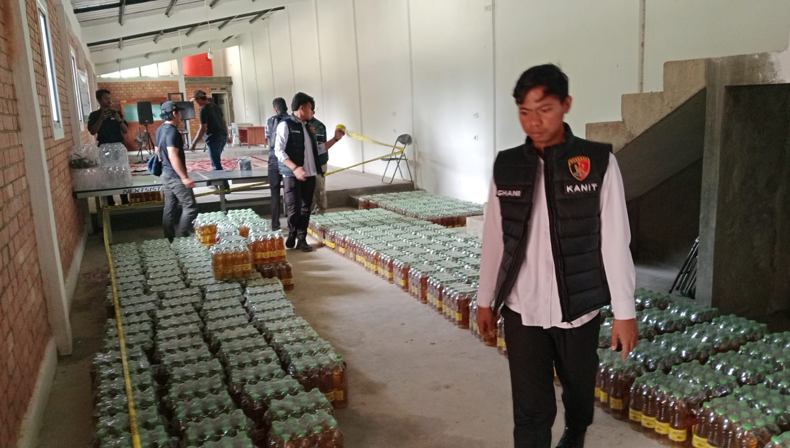 Gudang Minyak Goreng Bersubsidi Milik Mantan Sekda Mesuji Lampung Digrebek Polisi