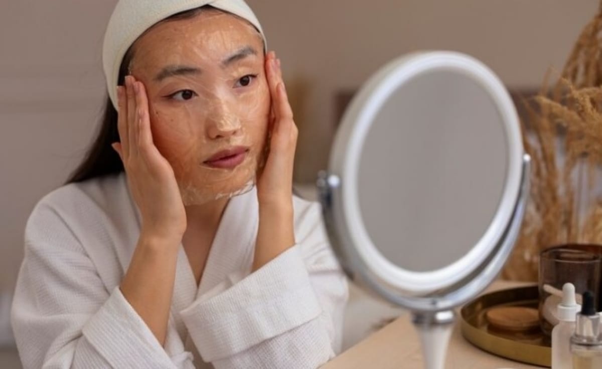 Jangan Fomo! Ini Rumus Basic Skincare untuk Kulit Wajah Glowing dan Sehat