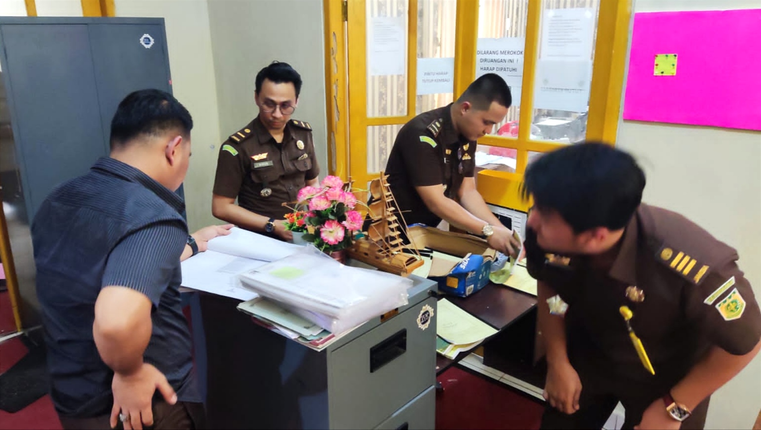 Geledah Kantor Dinas PUPR, Ini yang Ditemukan Jaksa Kejari Lampung Timur 