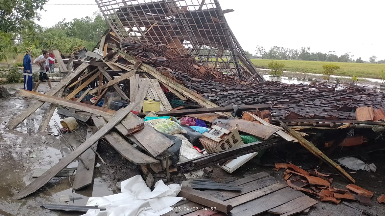 Puluhan Rumah Rusak Akibat Puting Beliung di Rawapitu Tulang Bawang, Warga Harapkan Bantuan Pemerintah