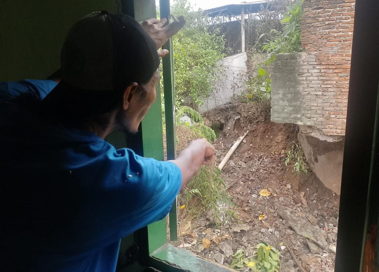 Hujan Deras, Tanah Longsor Terjadi di Bandar Lampung