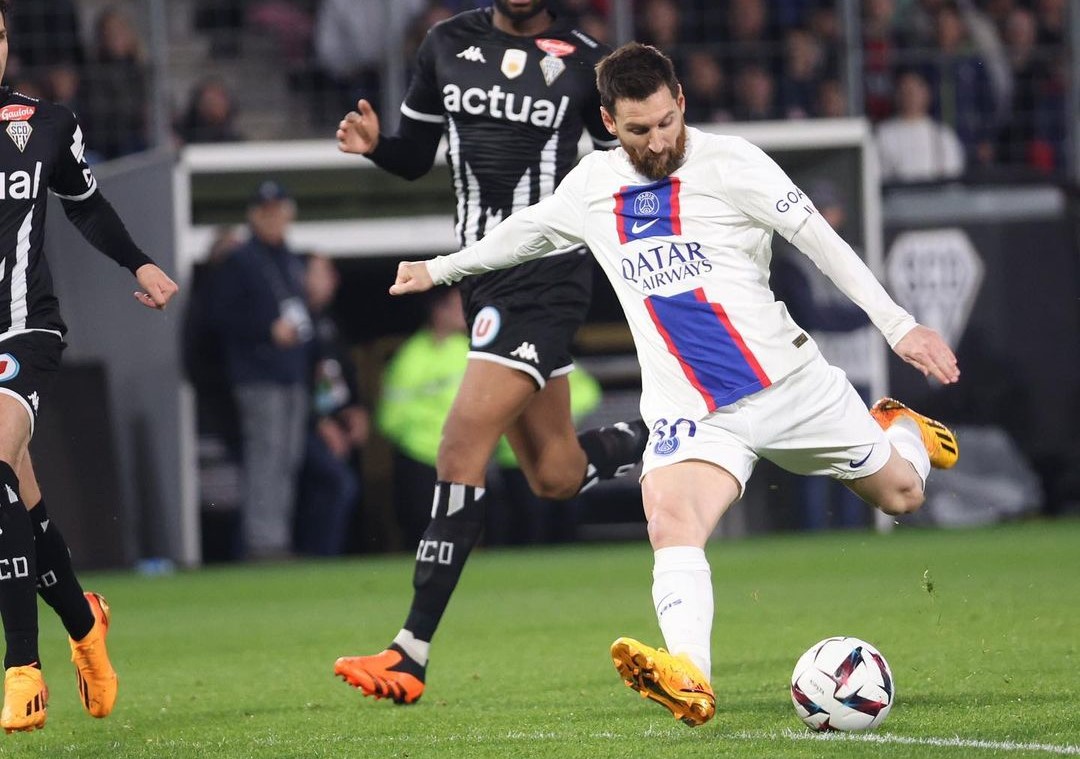 Leo Messi Minta Maaf ke Paris Saint Germain!
