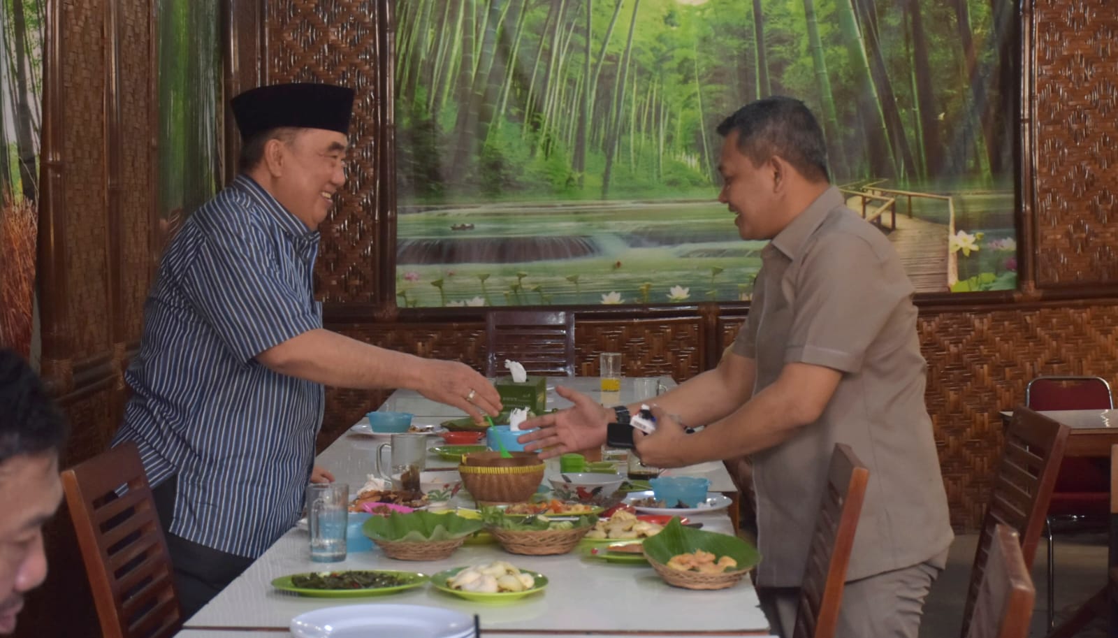 Bacalon Bupati Saleh Asnawi Bertemu Ketua DPRD Tanggamus, Sebut Hanya Silahturahmi