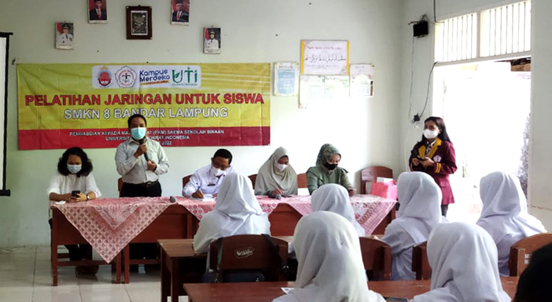 UTI Gelar Pelatihan Rancang Jaringan di SMKN 8 Bandar Lampung 