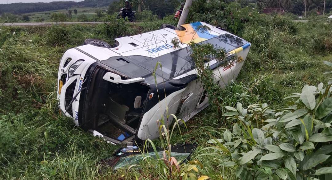 Bus Damri Dayamurni - Unit 2 Terguling di Tanjakan Cakat Tulang Bawang, Begini Kondisinya