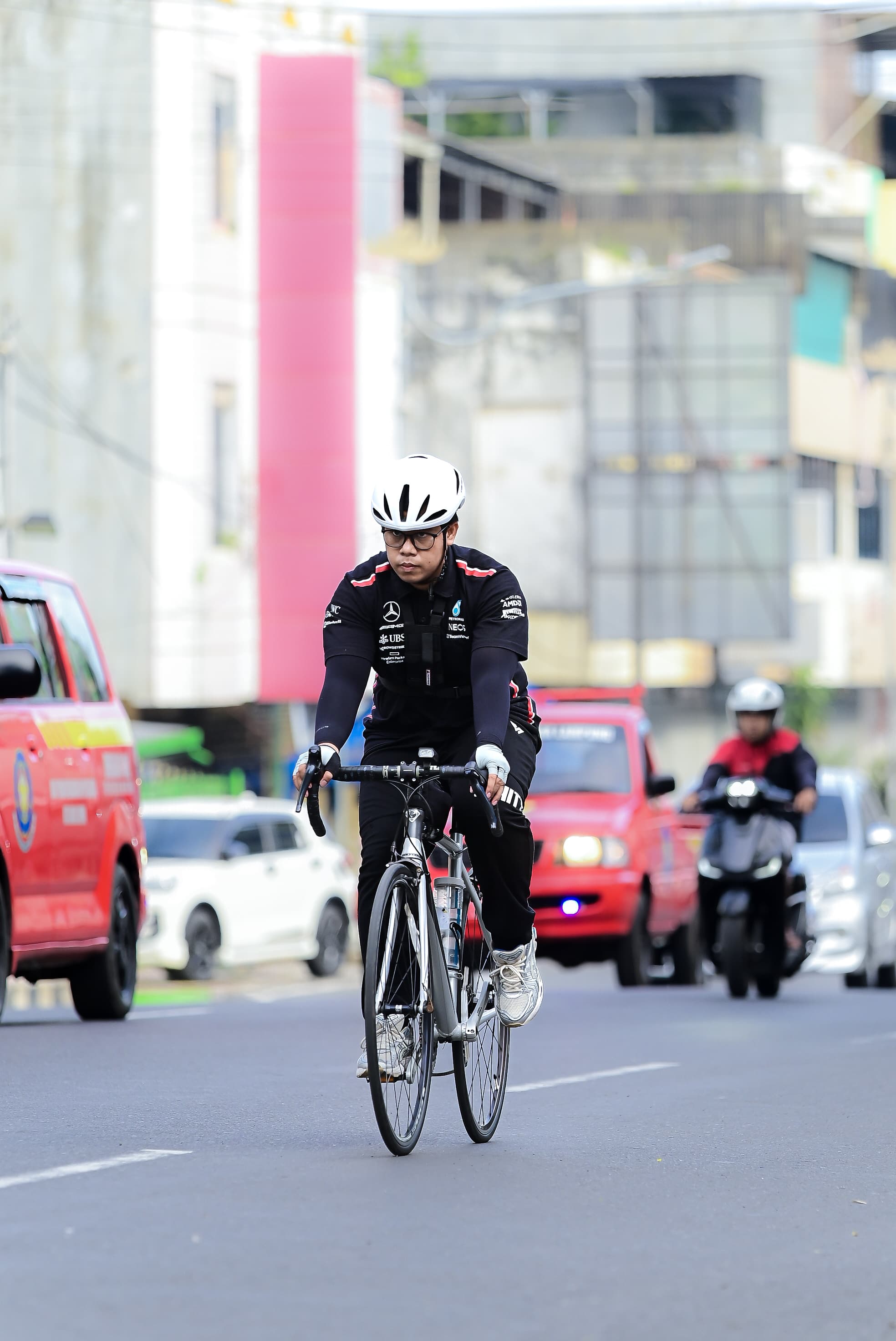 Gowes Jadi Hobi Sehat dan Lepas Penat, Khatami Arief Nikmati Keliling Kota dengan Sepeda