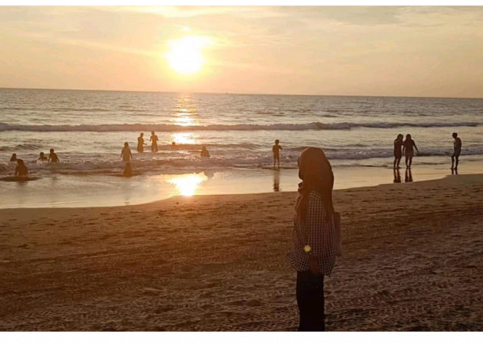 Senaya Beach Suguhkan Keindahan Senja yang Memikat, Dilengkapi dengan Wahana Berkuda