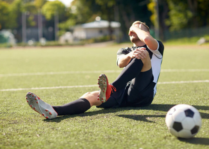 Hindari Cedera Saat Bermain Sepak Bola Dengan Tips Berikut Ini
