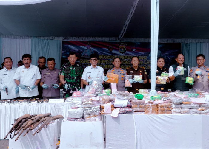 Polda Lampung Musnahkan Narkoba Hingga Senpi Ilegal Dengan Total Kerugian Rp264,9 Miliar
