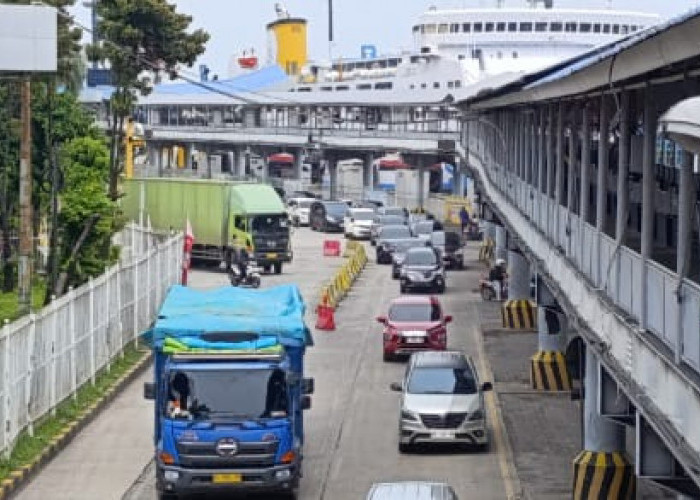 H-3 Lebaran Idul Fitri 2026, Kendaraan Truk Dominasi Penyeberangan Bakauheni - Merak