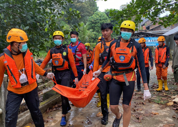 Tim SAR Gabungan Temukan Bocah Kelas 4 SD yang Hanyut di Sungai Rajabasa Bandar Lampung Kondisi Meninggal