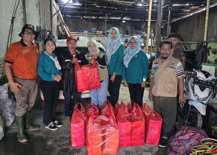 YBM PLN UID Lampung Salurkan Bantuan Untuk Korban Banjir di Bandar Lampung