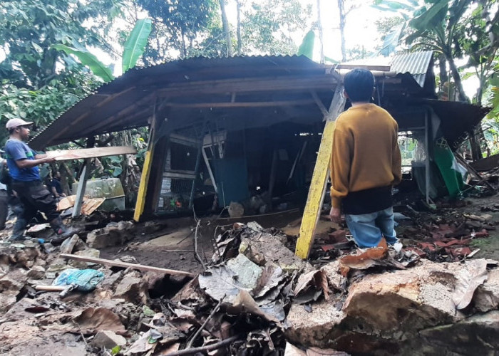 Hujan Deras, Satu Rumah di Kedaung Tersapu Banjir