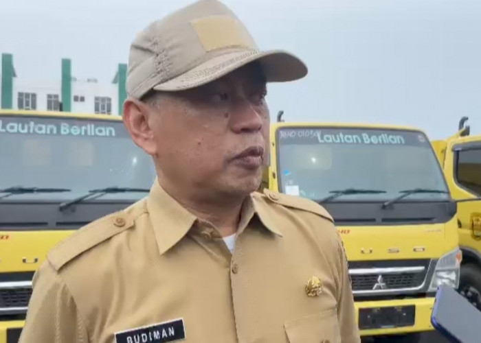 Siagakan 60 Personil untuk Keruk Sedimen hingga Lumpur  dari tumpukan Sampah, Cara DLH  Cegah Banjir