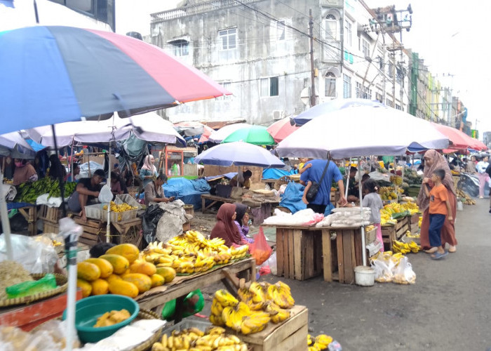 Minggu Depan Disdag Tertibkan Pedagang Amparan Pasar Pasir Gintung yang Dinilai Langgar Ketertiban