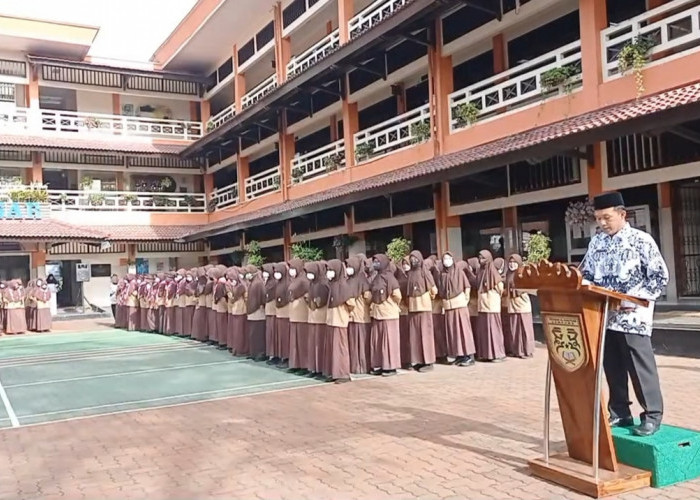 SMP Al Kautsar Bacakan Pidato Menteri pada Upacara Hari Guru Nasional