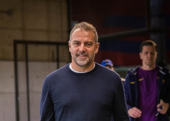 Lini Belakang Menipis, Flick Desak Barcelona Bergerak di Bursa Transfer Januari