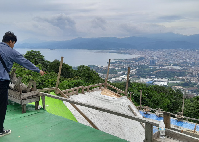 Kedai di Pemancar Gunung Balau Bandar Lampung Ambruk Saat Pergantian Malam Tahun Baru, Lima Pengunjung Luka