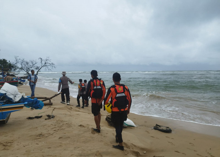 Pencarian Korban Terkendala Cuaca Buruk, Tim SAR Lakukan Penyisiran Pantai Pesisir Barat