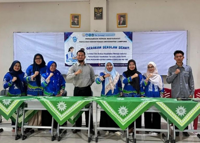 Upaya Deteksi Dini PTM, Tim Dosen FK Unila Skrining Kesehatan Siswa di SMA MuAD Metro