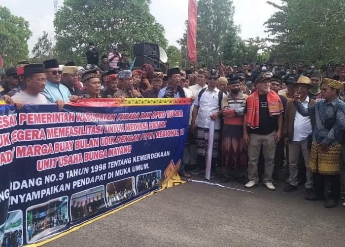 Ribuan Massa Marga Buai Bulan Sampaikan Aspirasi ke Pemkab dan DPRD Tubaba