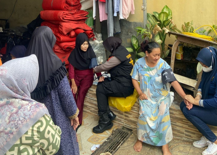 Tim Bidokkes Polresta Periksa Kesehatan Korban Banjir di Bandar Lampung, Berikut Dua Lokasi yang Didatangii 