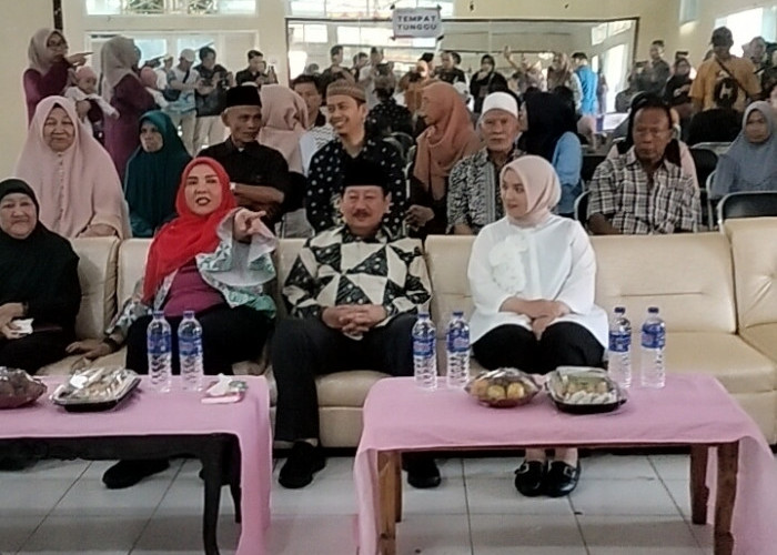 Datang Bersama Herman HN, Wali Kota Bandar Lampung Eva Dwiana dan Keluarga Mencoblos di TPS 7 