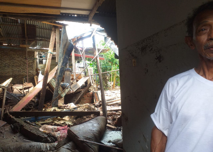 Kembali Terjun, Wali Kota Bandar Lampung Beri Bantuan Beras dan Makanan Kepada Warga Terdampak Banjir