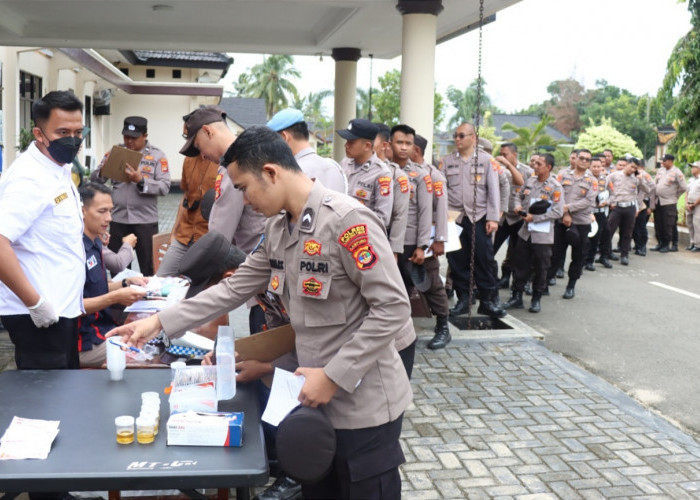 Personel dan ASN Polres Lampung Timur Tes Urine, Hasilnya...