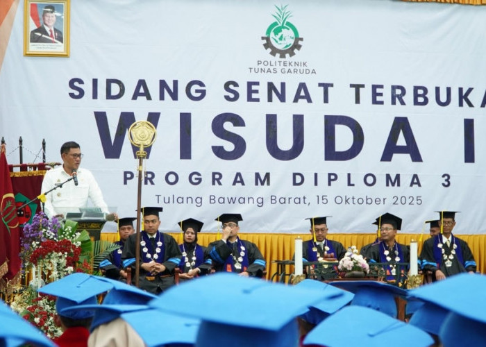 Wakil Bupati Nadirsyah Hadiri Wisuda Perdana Politeknik Tunas Garuda Tubaba