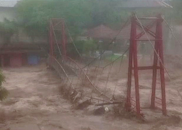 Dampak Banjir di Bandar Lampung, Objek Wisata Jembatan Sumur Putri Ambruk