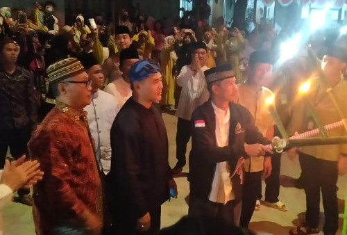 Pawai Obor Sambut 10 Muharam di Pringsewu 