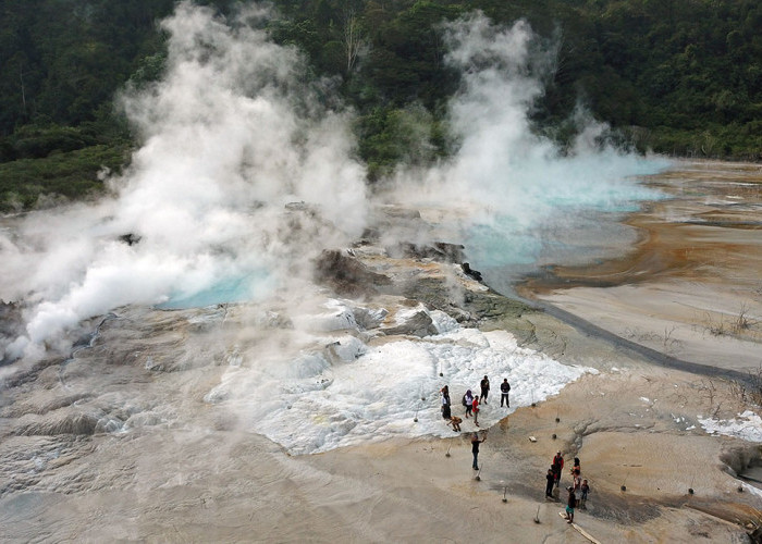 Surga Tersembunyi di Lembah Seribu Kawah