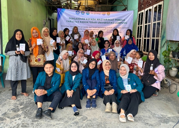 Cegah DBD, Dosen dan Mahasiswa FK Unila Latih Kader Kesehatan Buat Larvasida Alami dari Belimbing Wuluh