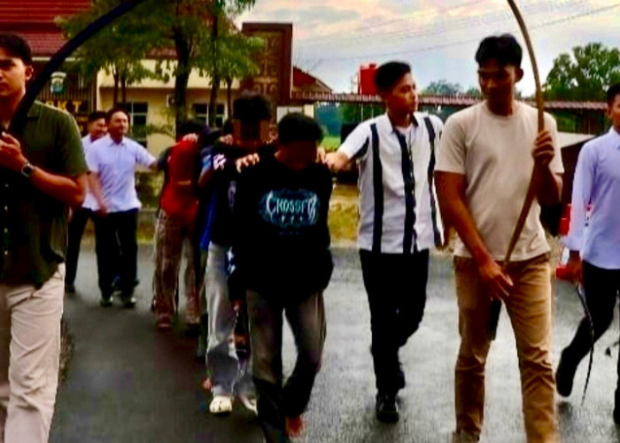 8 Remaja Diduga Geng Motor Di Pringsewu Diringkus Polisi,​ Bawa Klewang 1,6 Meter dan Gear Modifikasi