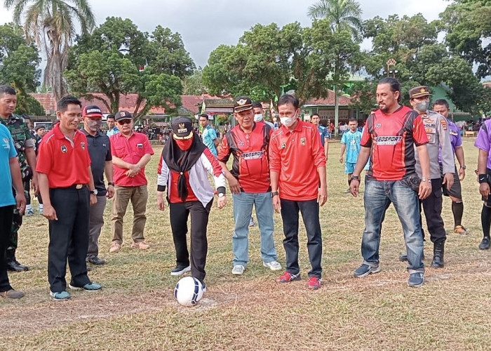 Dewi Handajani Buka Turnamen Sepak Bola Bupati Cup Tahun 2022