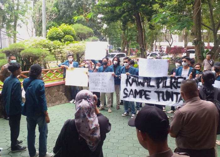 Mahasiswa Gelar Aksi, Dorong Pilrek Universitas Lampung Bersih dan Hasilkan Pemimpin Berintegritas 