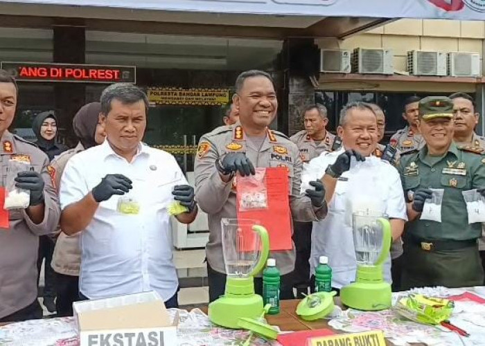 Polresta Bandarlampung Musnahkan 2.424,74 Gram Sabu dan 202 Butir Ekstasi Senilai Rp2,5 Miliar