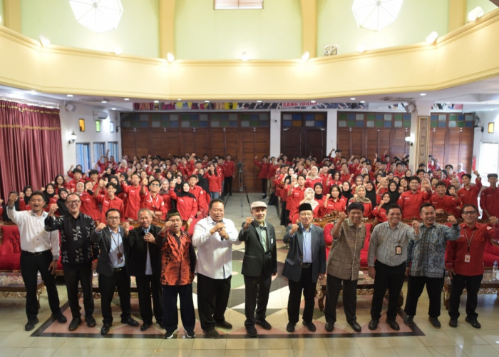 Ketua APTISI Pusat Beri Motivasi Mahasiswa KIP Kuliah di Universitas Teknokrat Indonesia