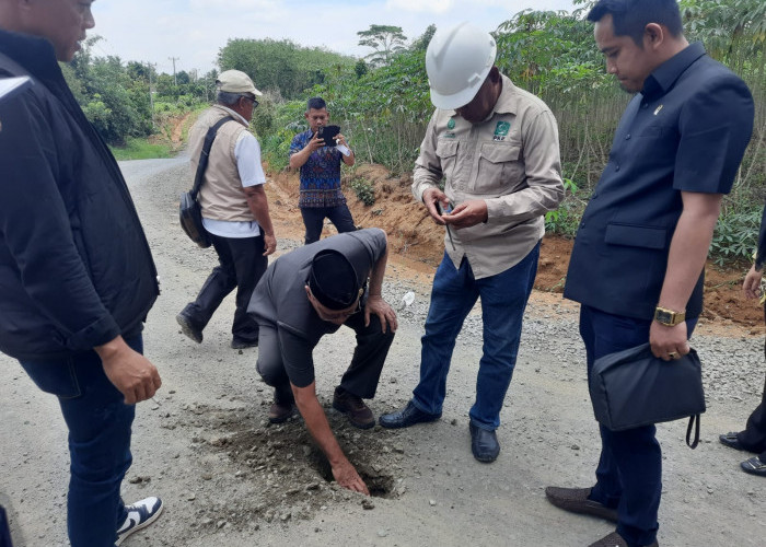 DPRD Tuba Sidak Proyek Jalan Rp8,4 Miliar, Pengawasan PUPR Dipertanyakan