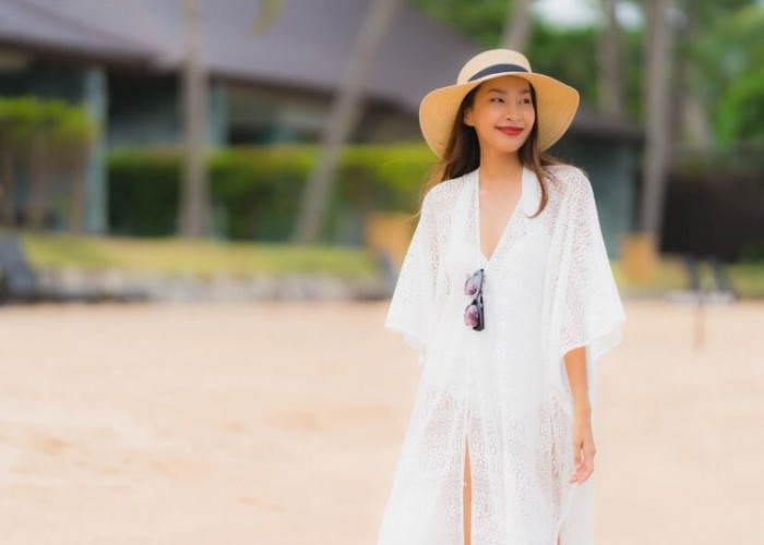 Rekomendasi Outer Wanita untuk ke Pantai yang Adem dan Fashionable