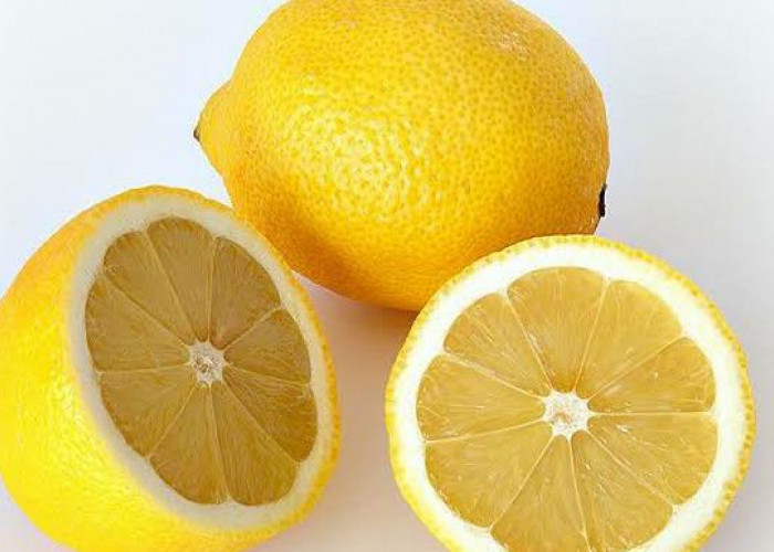 Ini Manfaat Air Lemon yang Ampuh menghancurkan Lemak di Perut Buncit Wanita