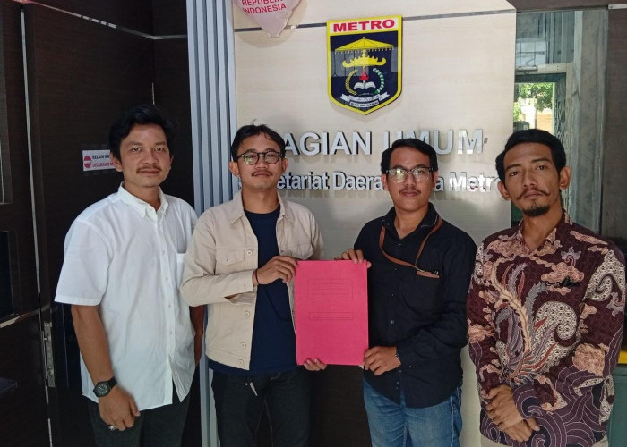 Jalan Rusak Tak Kunjung Diperbaiki, Wali Kota dan DPRD Metro Disomasi Warga