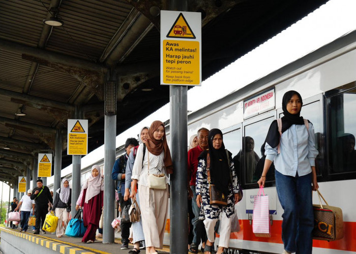 Kepadatan Libur Nataru, KAI Catat Masih Banyak Penumpang Tertinggal Kereta