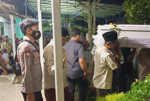 Tiga Hari Tertahan di Gudang Kargo, Jenazah TKI Asal Lampung Timur Langsung Dimakamkan 