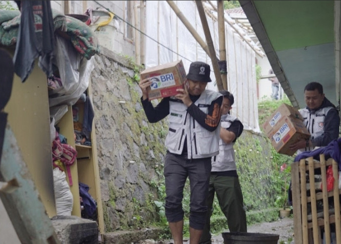 Tanggap Bencana Longsor Cisarua Kabupaten Bandung, BRI Peduli Salurkan Bantuan untuk Warga Terdampak