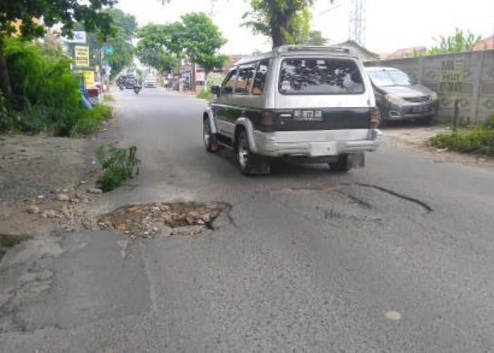 Rp 10 Miliar Digelontor untuk Perbaiki Jalan Rusak di Bandar Lampung