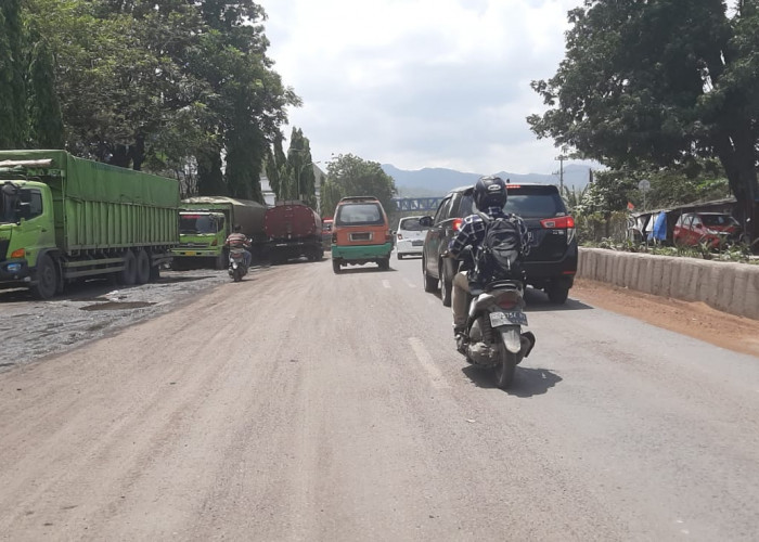 Dishub Bandar Lampung Larang Kendaraan Angkutan Berat Parkir di Bahu Jl. Yos Sudarso