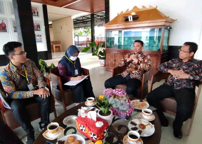 Bangun Data Kependudukan Tunggal, BPS Lampung Barat Sambangi Kediaman Bupati dan Ketua DPRD