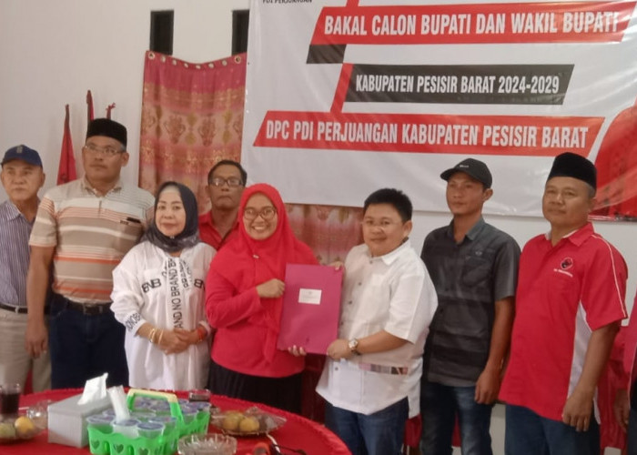 Lirik PDI Perjuangan Pesisir Barat, Irawan Topani Daftar Sebagai Bacawabup di PDI Perjuangan